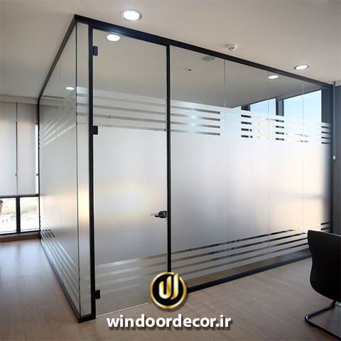 داخل پارتیشن شیشه ای